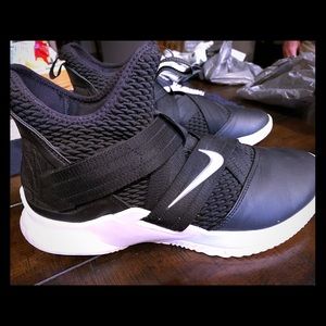 Size 11 Basketball Shoe
LeBron Soldier XII